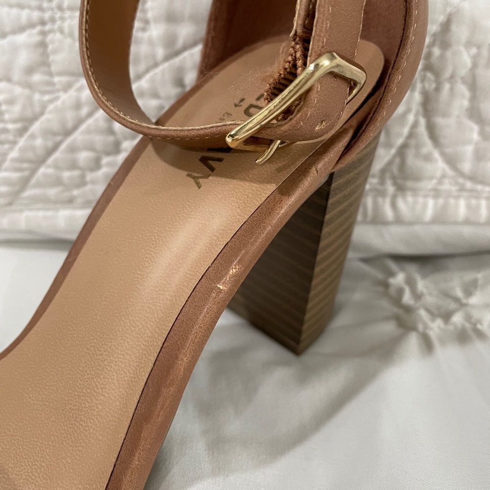 Sandals - Picture 4 of 5